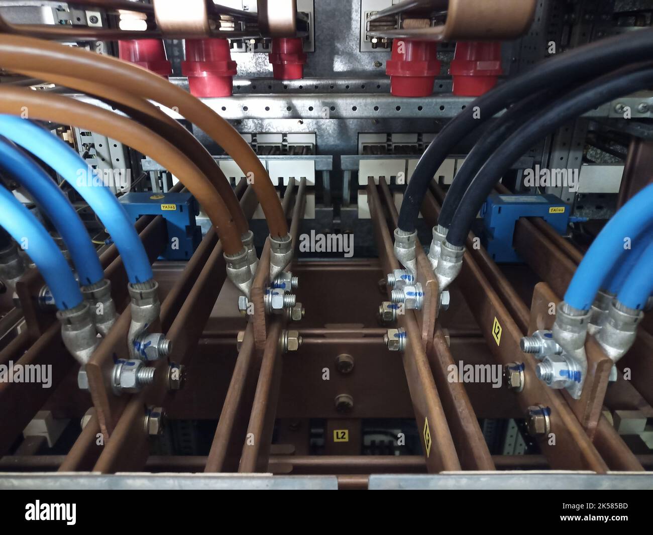 Barra bus principale di una nave,MSB,barra bus,barra bus elettrica,rete elettrica,barra bus fase 3,barra bus rame.barra bus,elettricità,distribuzione elettrica,elettrica Foto Stock