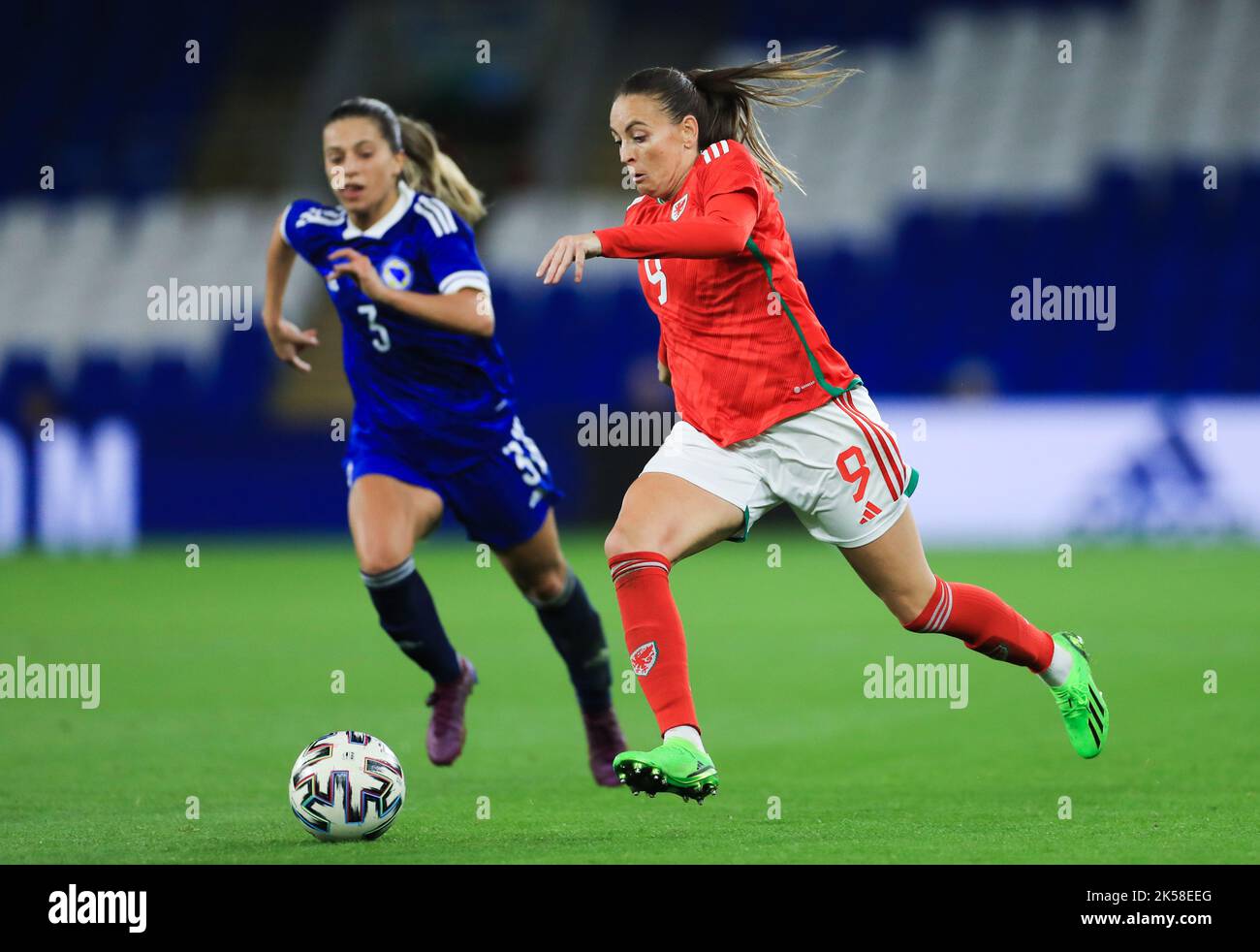 Il Kayleigh Green del Galles durante la partita di play-off della Coppa del mondo FIFA femminile al Cardiff City Stadium, Galles. Data immagine: Giovedì 6 ottobre 2022. Foto Stock