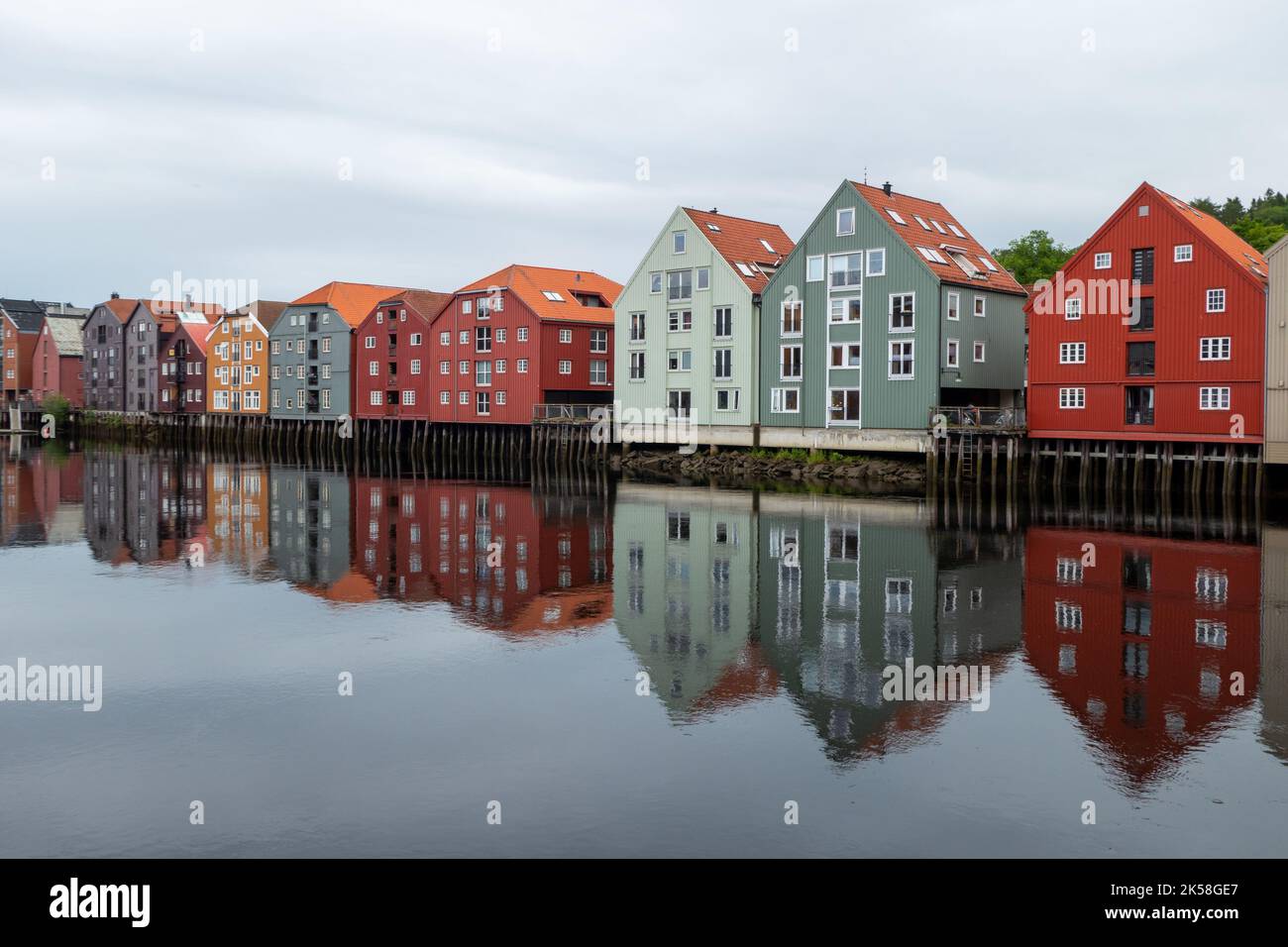 Case di legno colorate a Trondheim, Norvegia Foto Stock