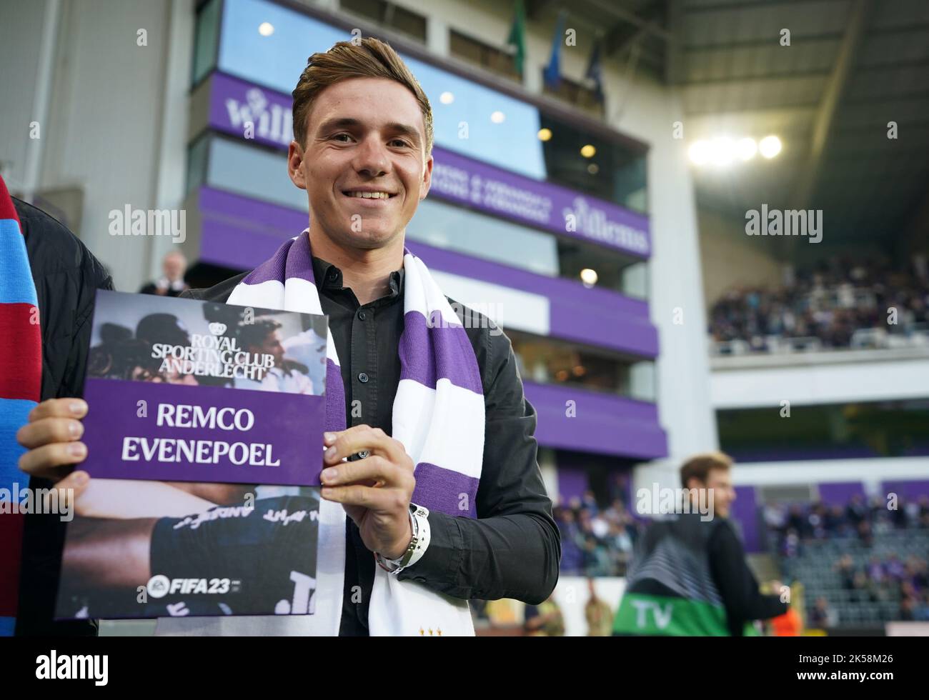 Remco Evenopoel negli stand durante la partita della UEFA Europa Conference League al Lotto Park, Anderlecht. Data immagine: Giovedì 6 ottobre 2022. Foto Stock