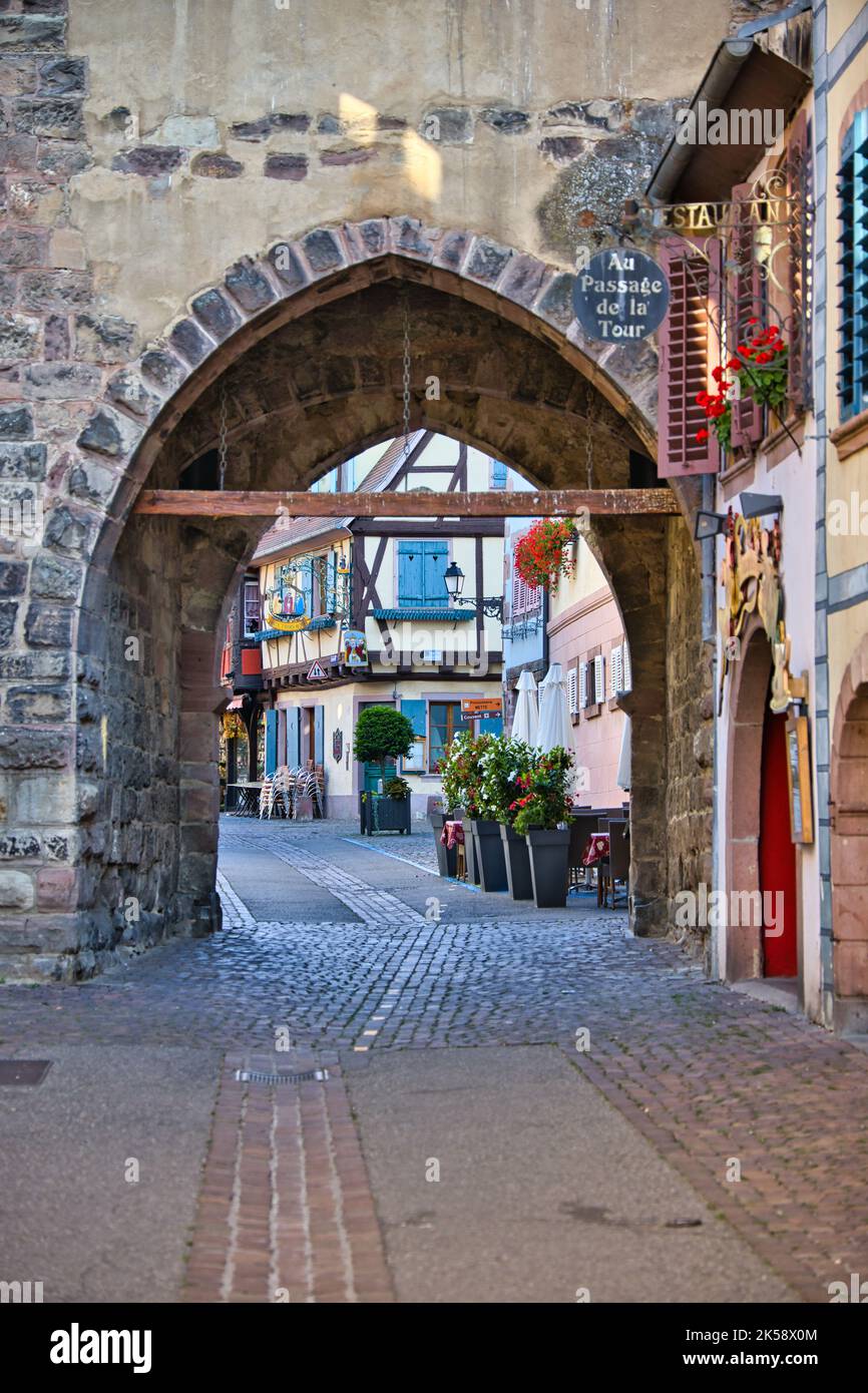 Tower Passage sulla Grand Rue Foto Stock