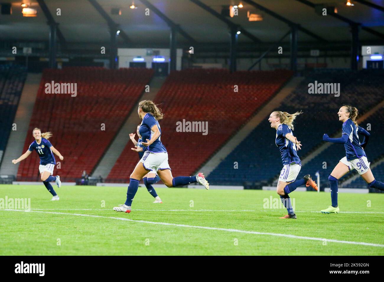 Glasgow, Regno Unito. 6th Ott 2022. Nel gioco della Coppa del mondo delle donne FIFA tra Scozia e Austria, la Scozia ha vinto 1 - 0, davanti a una folla record ad Hampden Park, Glasgow, Scozia. Il gol vincente, segnato da Abigail Harrison è stato segnato nel secondo minuto di tempo extra (92 minuti) credito: Findlay/Alamy Live News Foto Stock