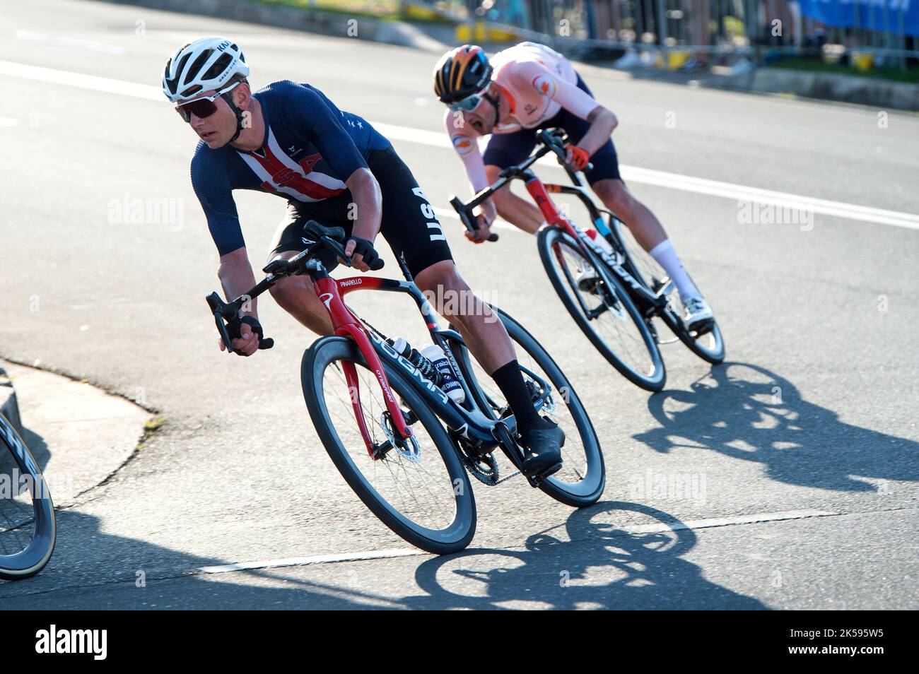 Magnus Sheffield del Team USA si trova in un angolo durante la corsa su strada maschile Elite, i Campionati mondiali di ciclismo su strada UCI, Wollongong, AUS Foto Stock