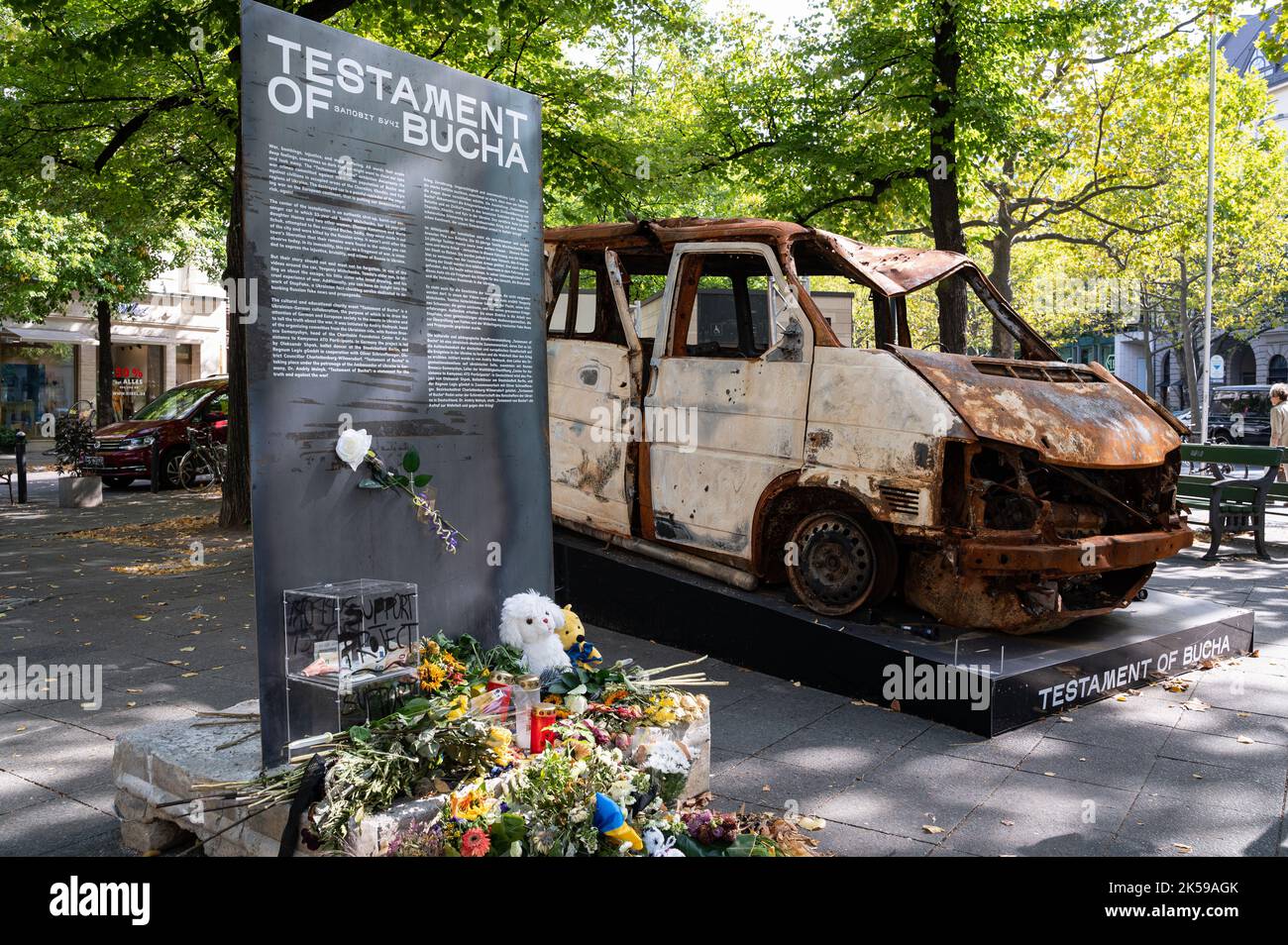 07.09.2022, Germania, Berlino - la mostra testamento di Buca su un fallito tentativo di fuga dalla città Ucraina di Butscha mostra un colpo-up e b Foto Stock