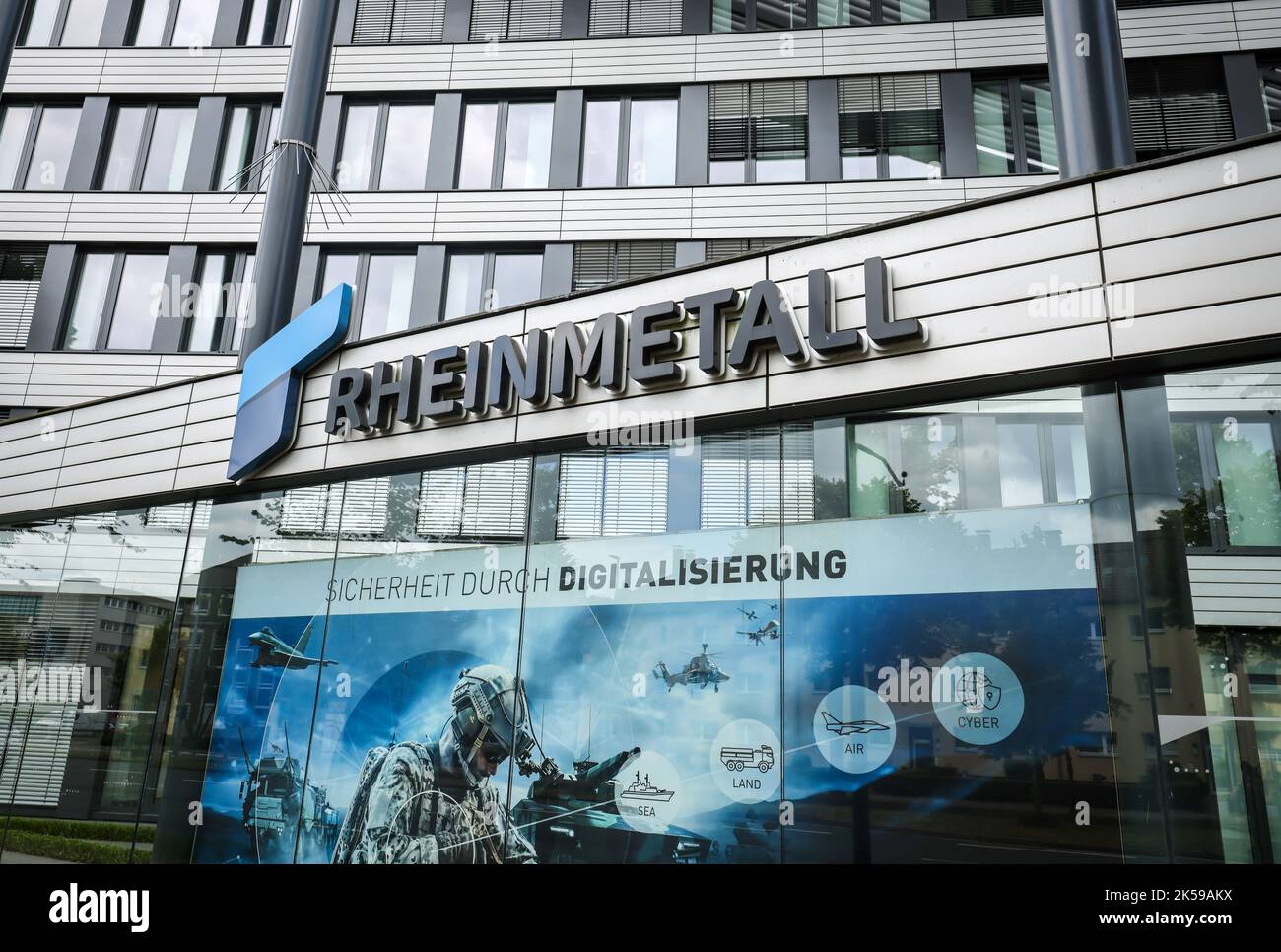 27.07.2022, Germania, Renania settentrionale-Vestfalia, Düsseldorf - RHEINMETALL, sede principale del gruppo armamenti e fornitore di automobili con sede a Duesseldorf. 00X Foto Stock
