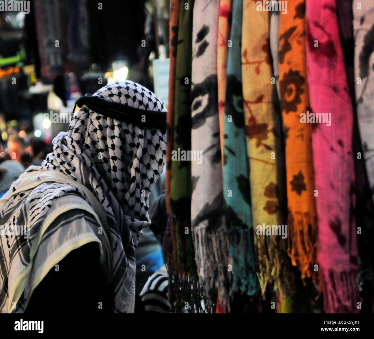 Il vivace mercato nel quartiere musulmano di Gerusalemme la città vecchia. Foto Stock