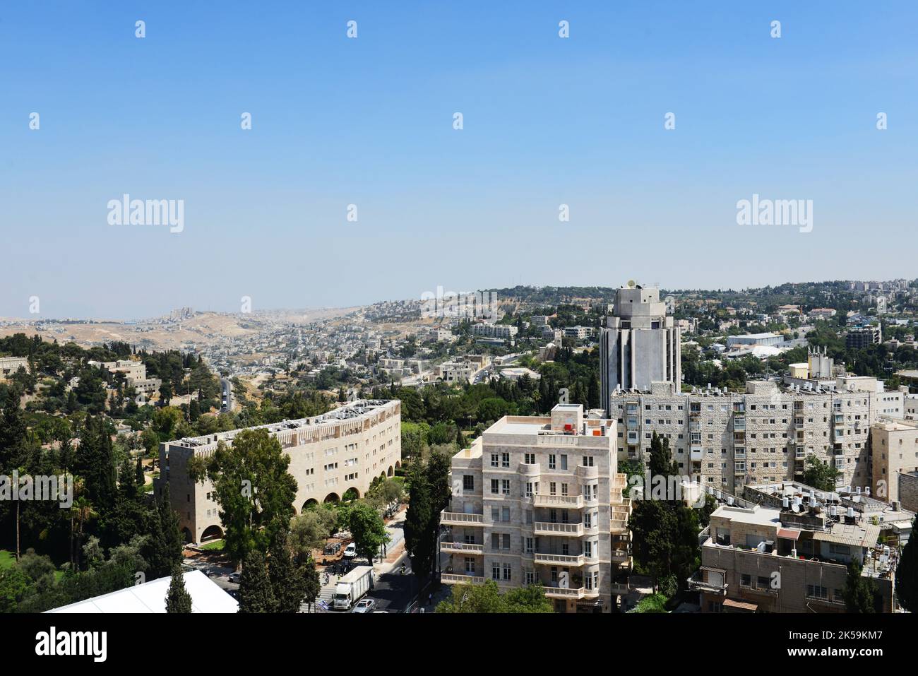 Viste di Gerusalemme sud-orientale come visto dalla cima dell'edificio YMCA su King David St a Gerusalemme, Israele. Foto Stock
