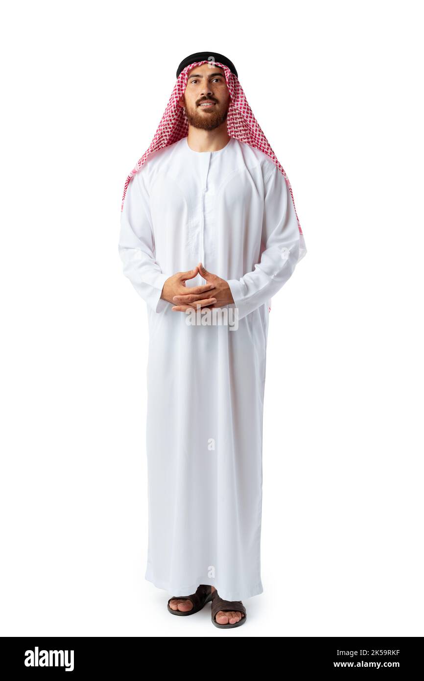 Sorridendo un uomo arabo mentre si è in piedi in uno studio bianco Foto Stock