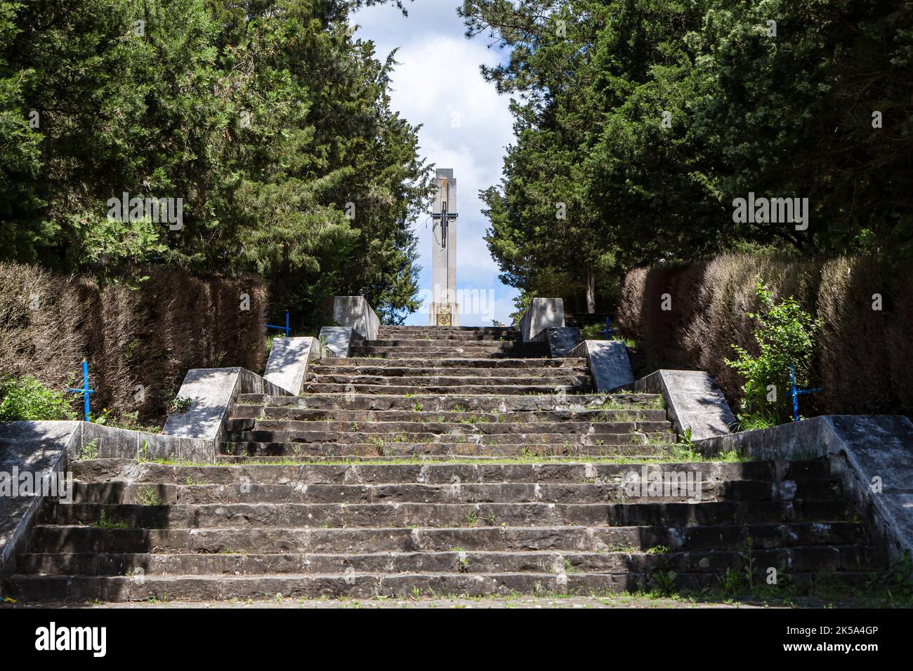 OARBA DE MURES, MURES, ROMANIA – 30 MAGGIO 2021: Monumento agli eroi rumeni della seconda guerra mondiale il 30 maggio 2021 a Oarba de Mures, Transilvania Foto Stock