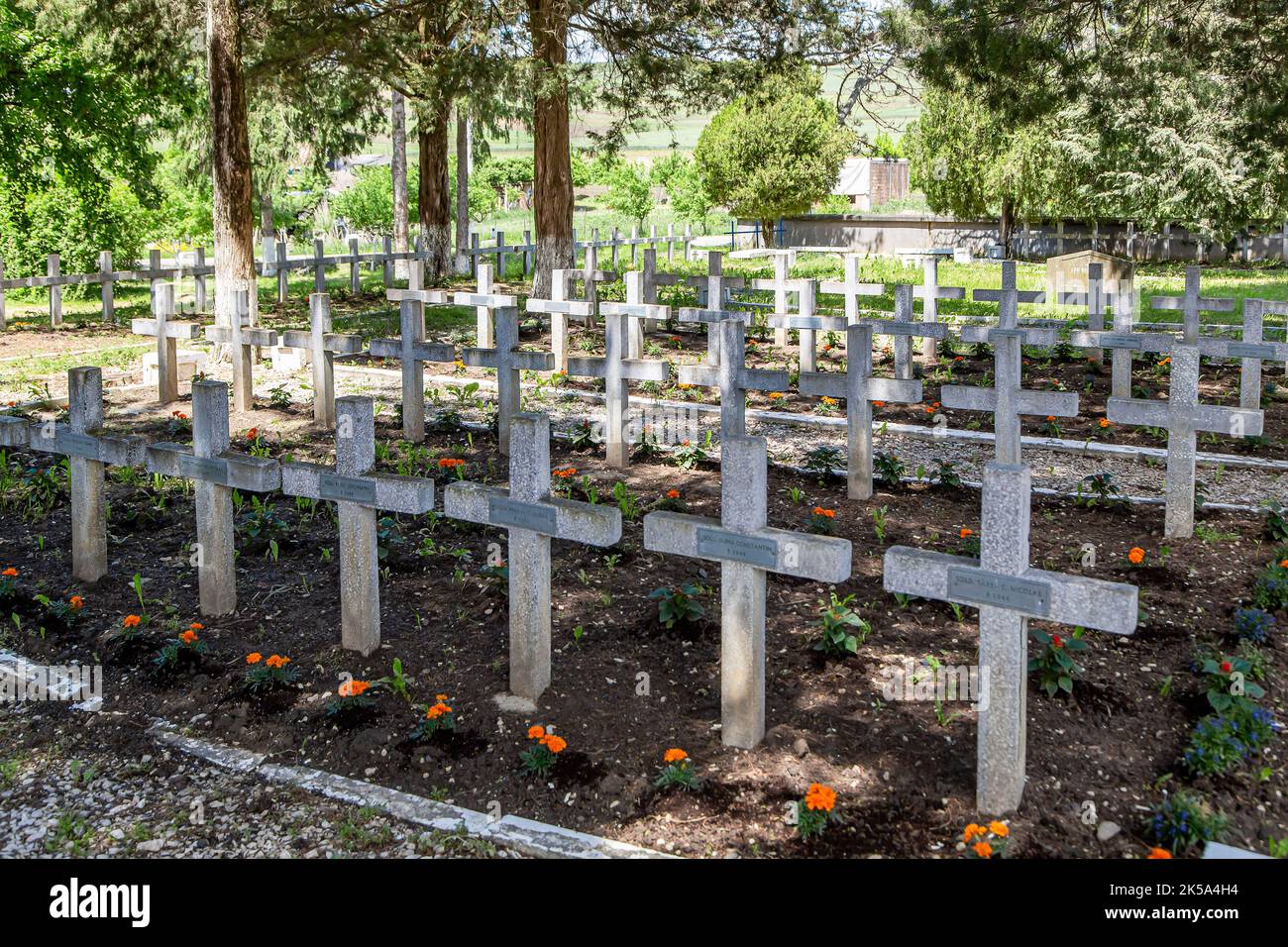 OARBA DE MURES, MURES, ROMANIA – 30 MAGGIO 2021: Monumento agli eroi rumeni della seconda guerra mondiale il 30 maggio 2021 a Oarba de Mures, Transilvania Foto Stock