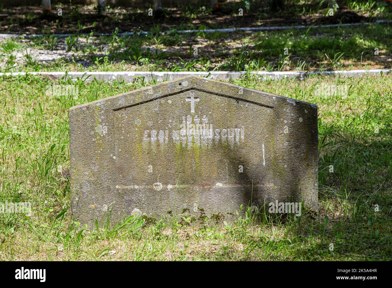 OARBA DE MURES, MURES, ROMANIA – 30 MAGGIO 2021: Monumento agli eroi rumeni della seconda guerra mondiale il 30 maggio 2021 a Oarba de Mures, Transilvania Foto Stock