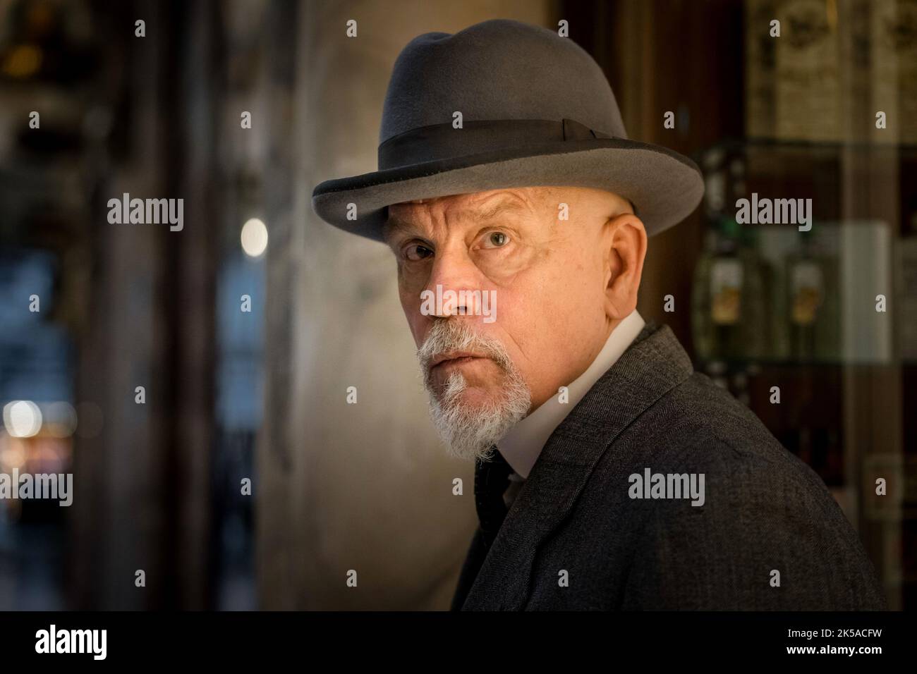 JOHN MALKOVICH negli ASSASSINI ABC (2018), diretto DA ALEX GABASSI. Credito: SCHERMO MAMMOTH / Album Foto Stock