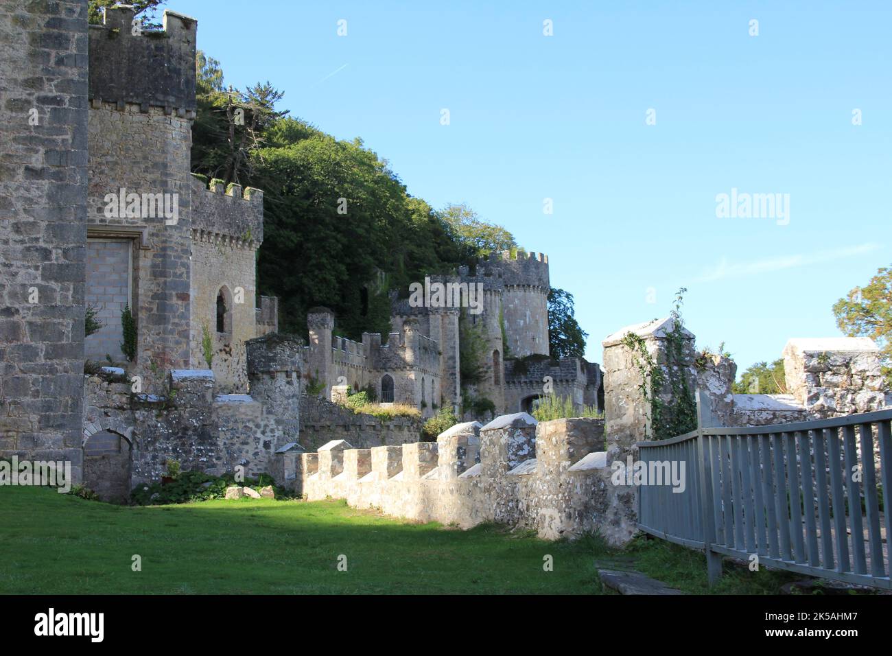 Castello di Gwrych in Galles Foto Stock