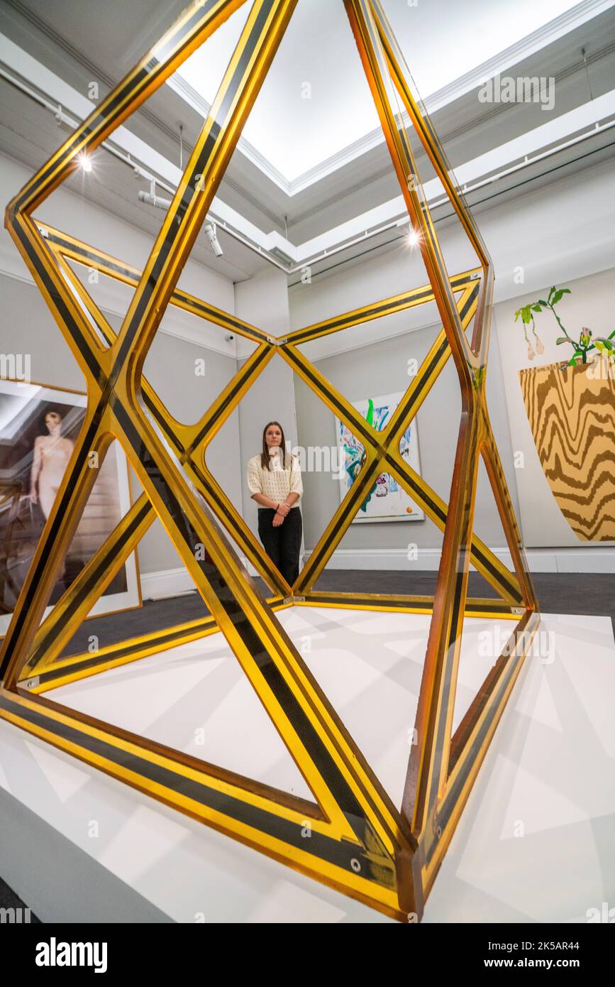 Londra Regno Unito. 7 ottobre 2022 . ISA GENZKEN, x con una stima di GBP 250.000 - 350.000 GBP Anteprima delle vendite di Arte Contemporanea a Soteby's New Bond Street prima dell'asta dal vivo il 14 ottobre Credit: amer Ghazzal/Alamy Live News. Foto Stock