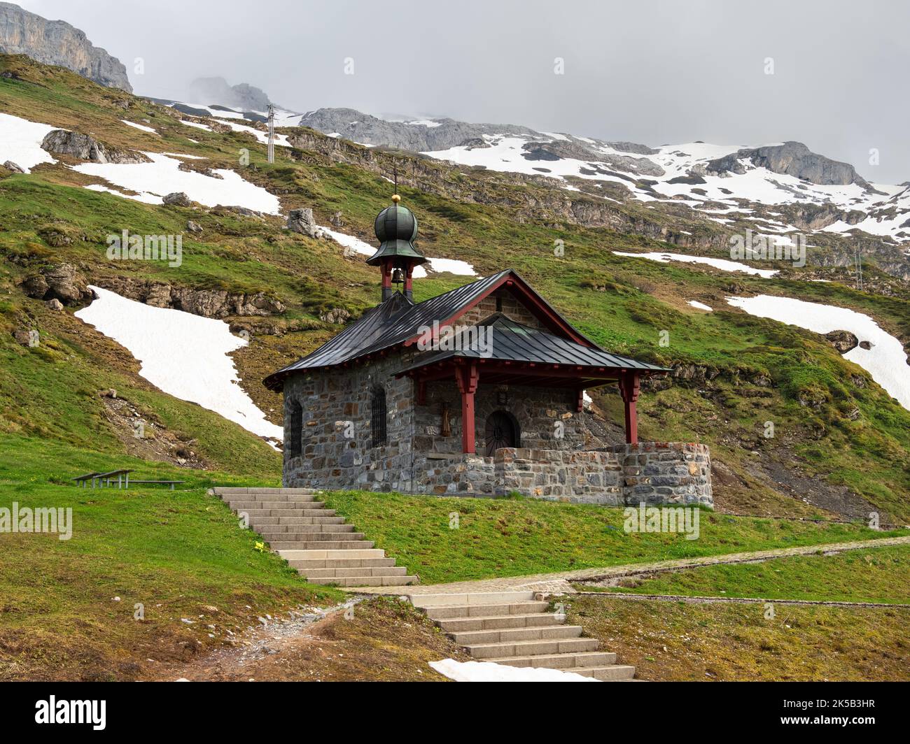 Una cappella in pietra del santo fratello Nikolaus - Bruder Klaus - al passo di Klausen in Svizzera Foto Stock