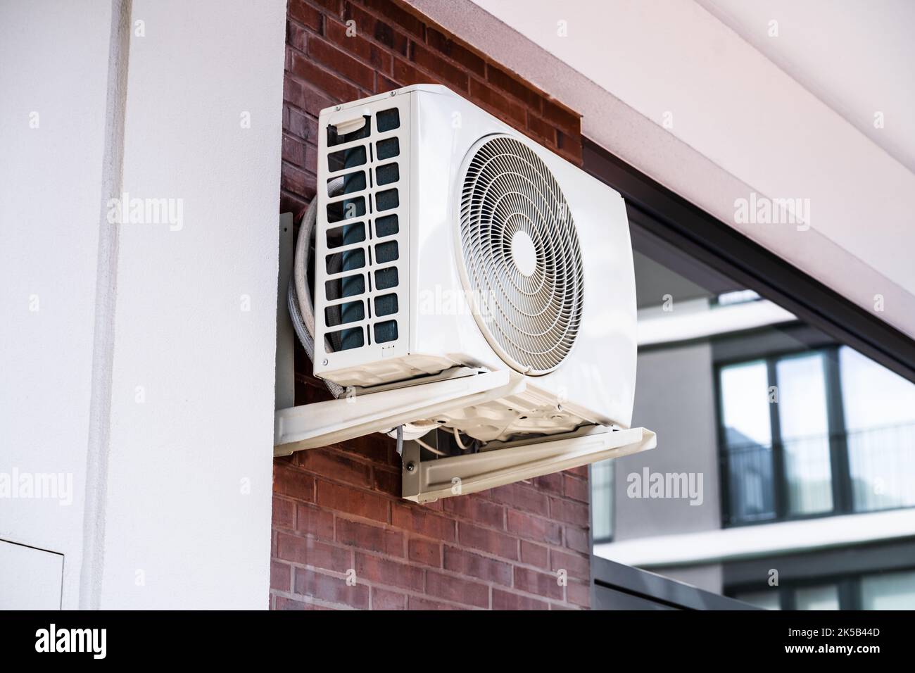 Condizionatore aria e pompa di calore. Unità impianto HVAC separata Foto Stock