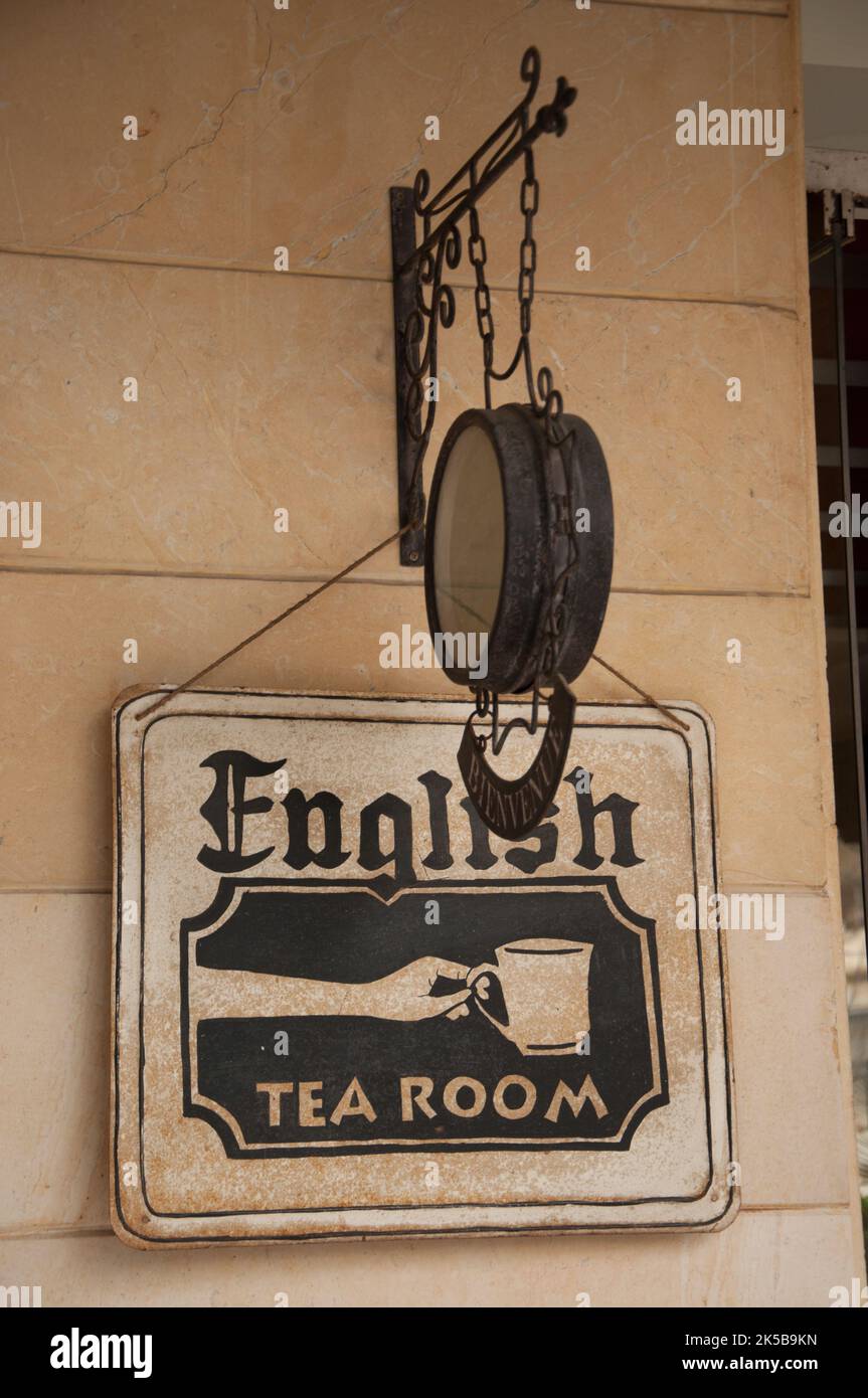 Insegna per la sala da tè inglese, Beirut, Libano, Medio Oriente Foto Stock
