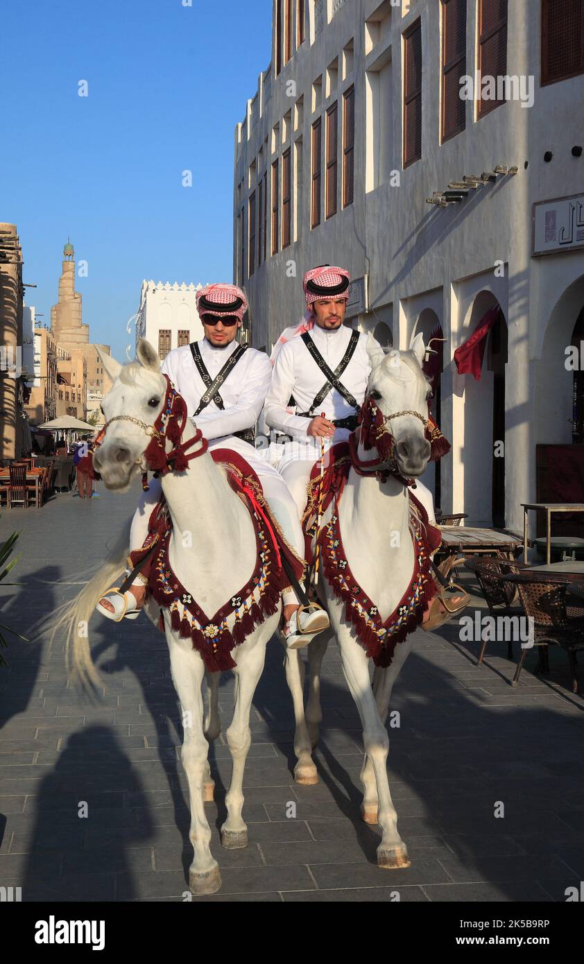 Altstadt von Doha, Reiter auf Araberpferden, Qatar, Katar Foto Stock