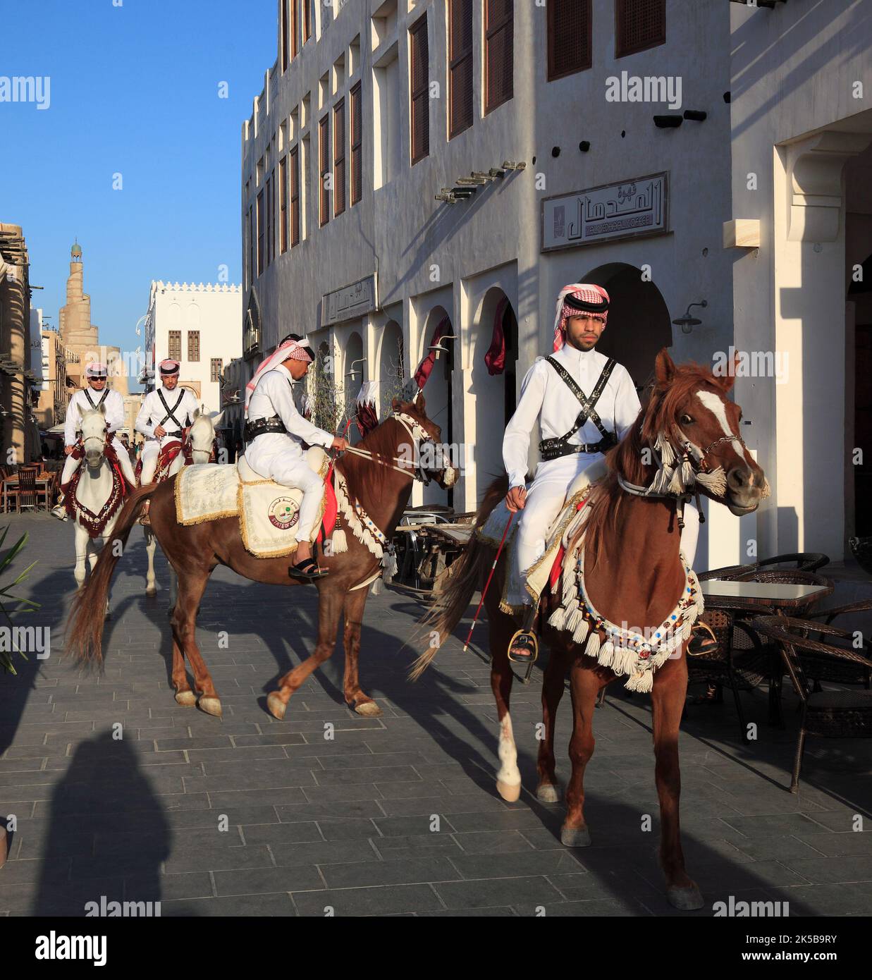Altstadt von Doha, Reiter auf Araberpferden, Qatar, Katar Foto Stock