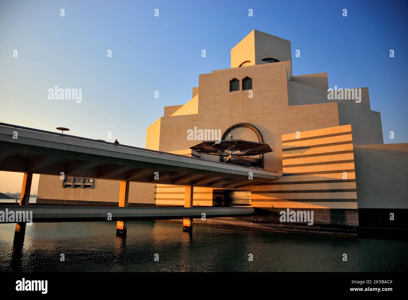 Museo für islamische Kunst, Gilt als bedeutenstes Museo für islamische Kunst in Arabien, Wahrzeichen der Stadt Doha, Katar, Qatar Foto Stock