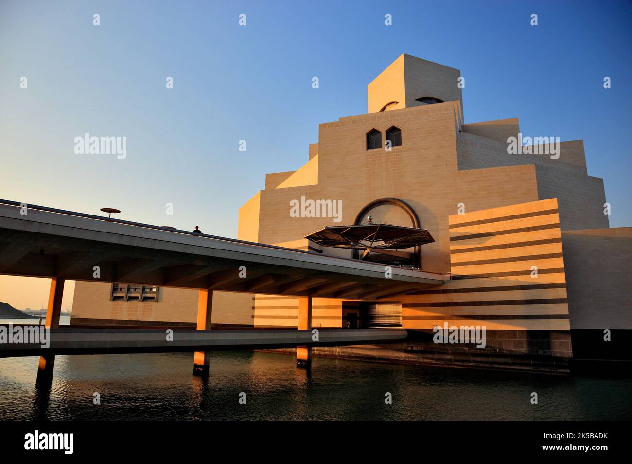 Museo für islamische Kunst, Gilt als bedeutenstes Museo für islamische Kunst in Arabien, Wahrzeichen der Stadt Doha, Katar, Qatar Foto Stock