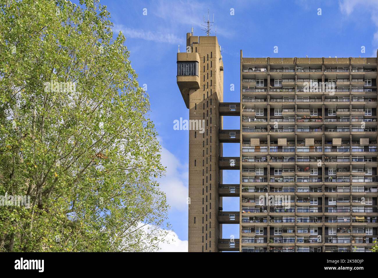 Trellick Tower, blocco di torre Brutalist Grade II di Ernő Goldfinger, Cheltenham Estate, Kensal Green, Londra Foto Stock