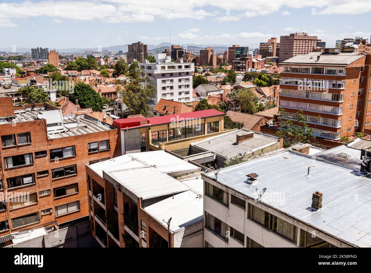Bogota Colombia,Chapinero Norte,quartiere panoramico vista skyline città alto-edificio residenziale appartamenti tetti aerei urbani, Colo Foto Stock