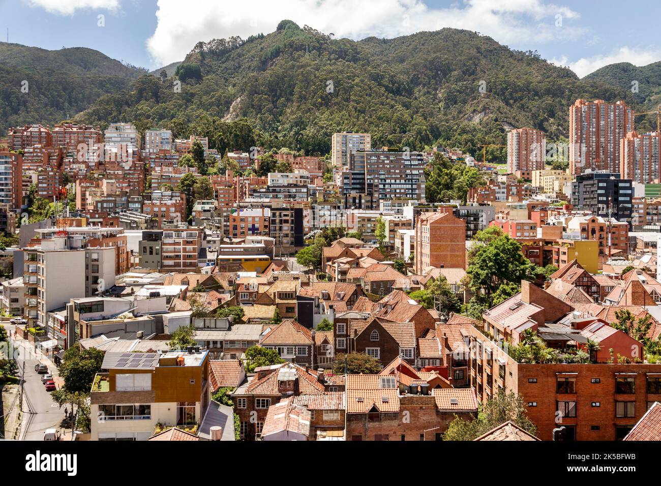Bogota Colombia,Chapinero Norte,quartiere panoramico skyline città vista aerea urbana alto-edificio residenziale case case colline orientali C Foto Stock