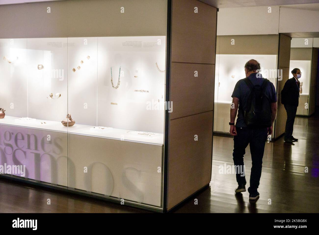 Bogotà Colombia, Santa Fe Museo del Oro interno, Galleria del Museo dell'Oro mostra sicuro mostra case di esposizione pre-colombiana Indigenous Cultures oro sacro Foto Stock