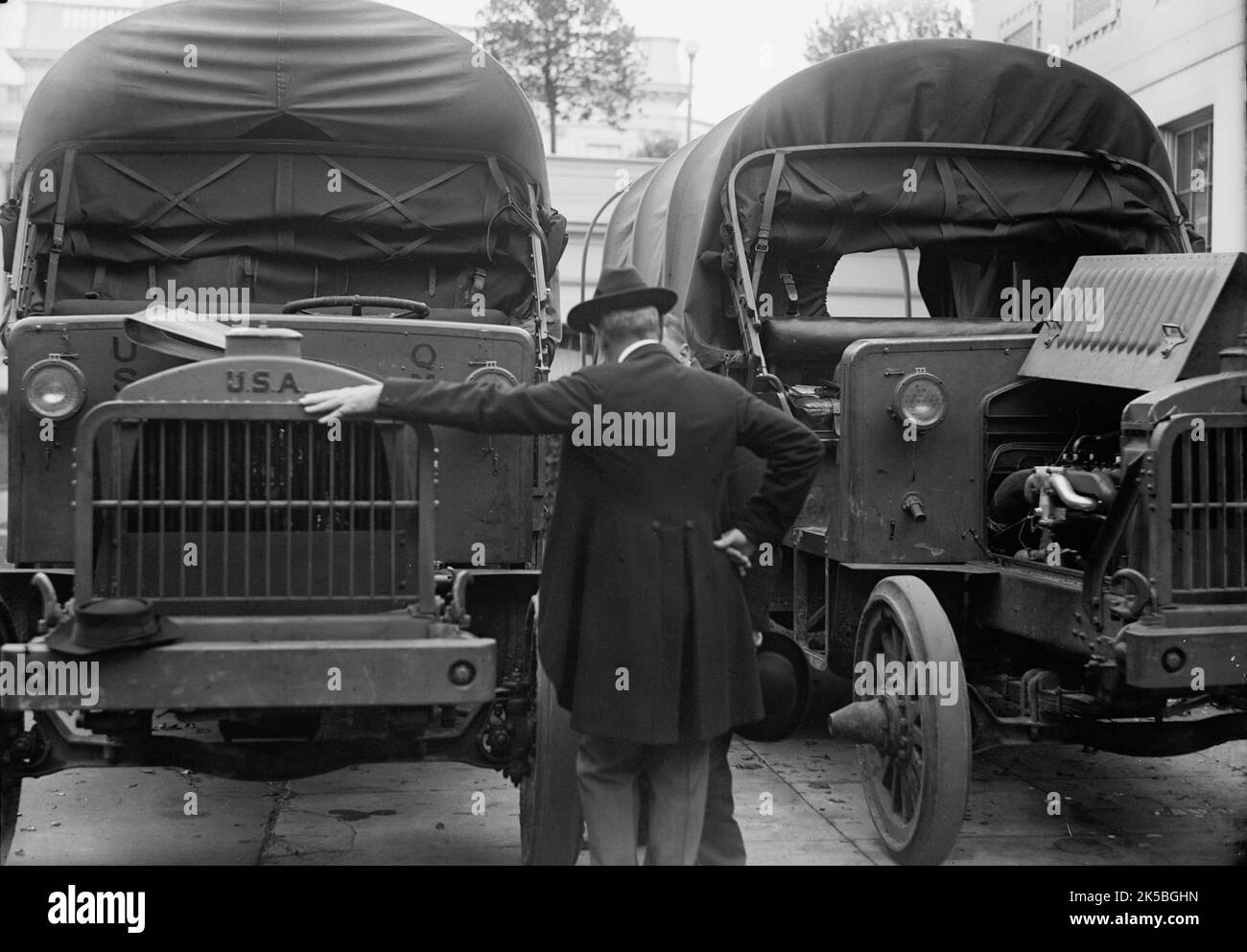 Esercito, ispezione camion a motore degli Stati Uniti, 1917. il presidente DEGLI STATI UNITI Woodrow Wilson, prima guerra mondiale, Washington, DC. Foto Stock