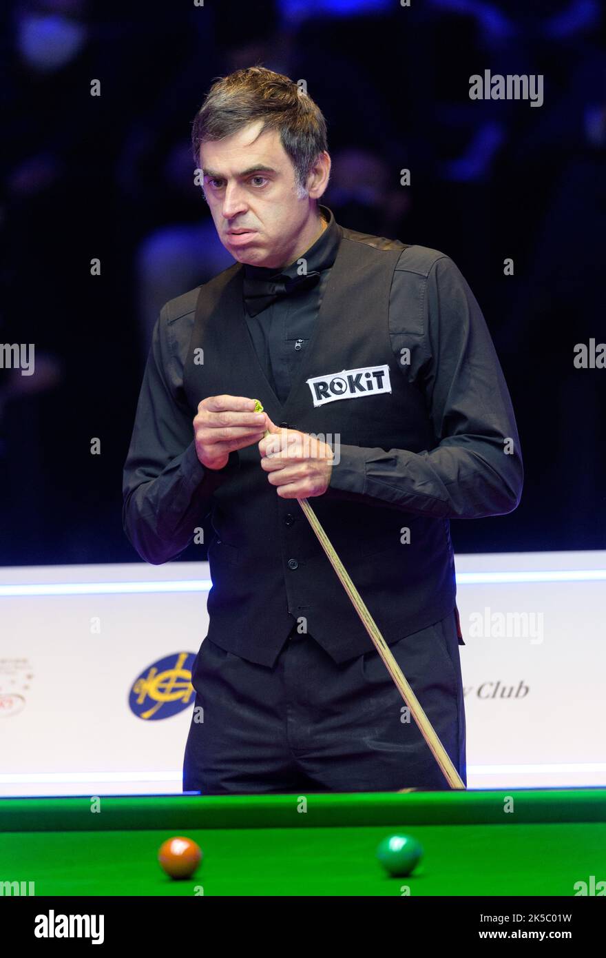 Hong Kong, Cina. 07th Ott 2022. Ronnie o'Sullivan e ng on-yee World No1 Ronnie o'Sullivan (nella foto) dall'Inghilterra batte il campione locale di Hong Kong ng on-yee nella loro partita di apertura dell'Hong Kong Masters Snooker 2022. Il torneo che si gioca all'Hong Kong Coliseum vede i 5 migliori giocatori al mondo confrontarsi con talenti locali. Alamy Live Sport/Jayne Russell Credit: Jayne Russell/Alamy Live News Foto Stock