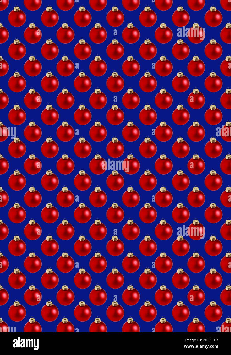 Palline di Natale senza cuciture rosse su sfondo blu Foto Stock