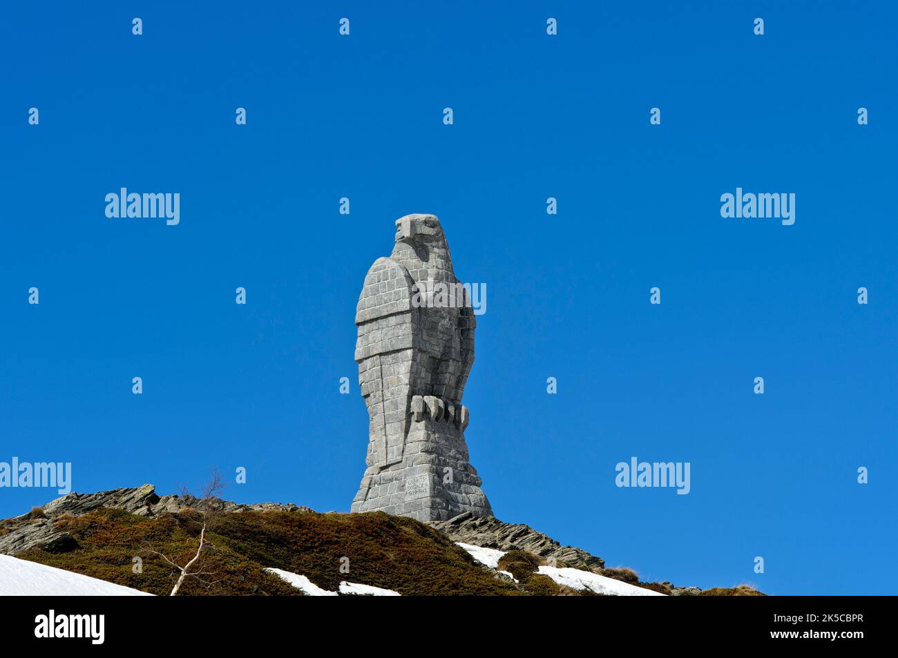 Statua di Sempione Aquila sul passo del Sempione, Sempione, Vallese, Svizzera Foto Stock