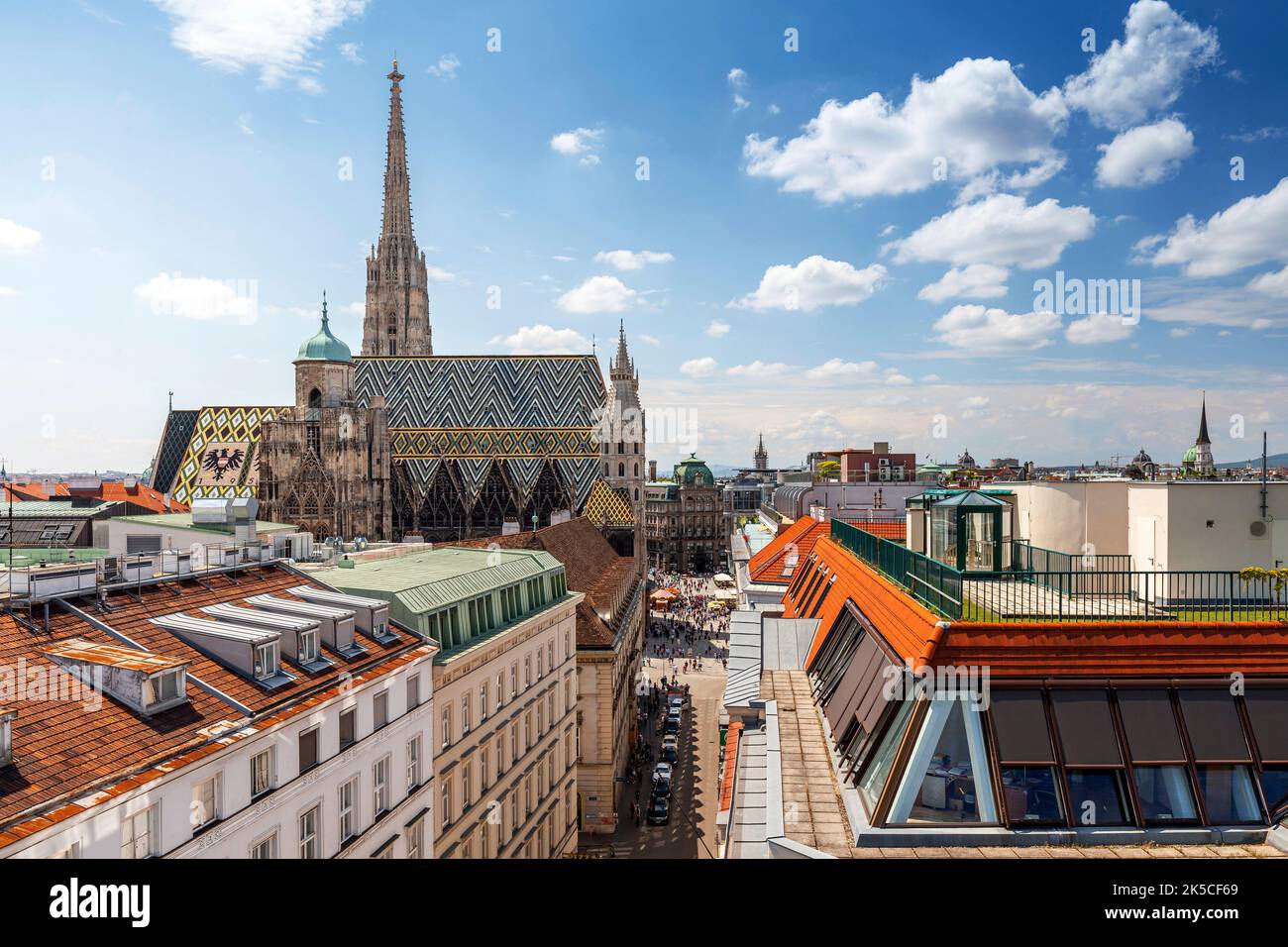 Sopra i tetti di Vienna con vista sulla Cattedrale di Santo Stefano Foto Stock