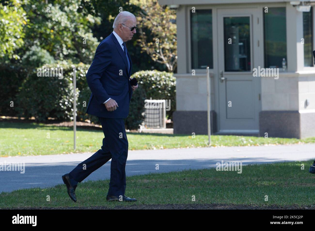 Washington DC, Stati Uniti. 07th Ott 2022. 7 ottobre 2022, Washington, Distretto di Columbia, USA: Il presidente AMERICANO JOE BIDEN parte alla Joint base Andrews sulla rotta di Hagerstown, Maryland oggi il 7 ottobre 2022 a South Lawn/White House a Washington DC, USA. (Credit Image: © Lenin Nolly/ZUMA Press Wire) Credit: ZUMA Press, Inc./Alamy Live News Foto Stock
