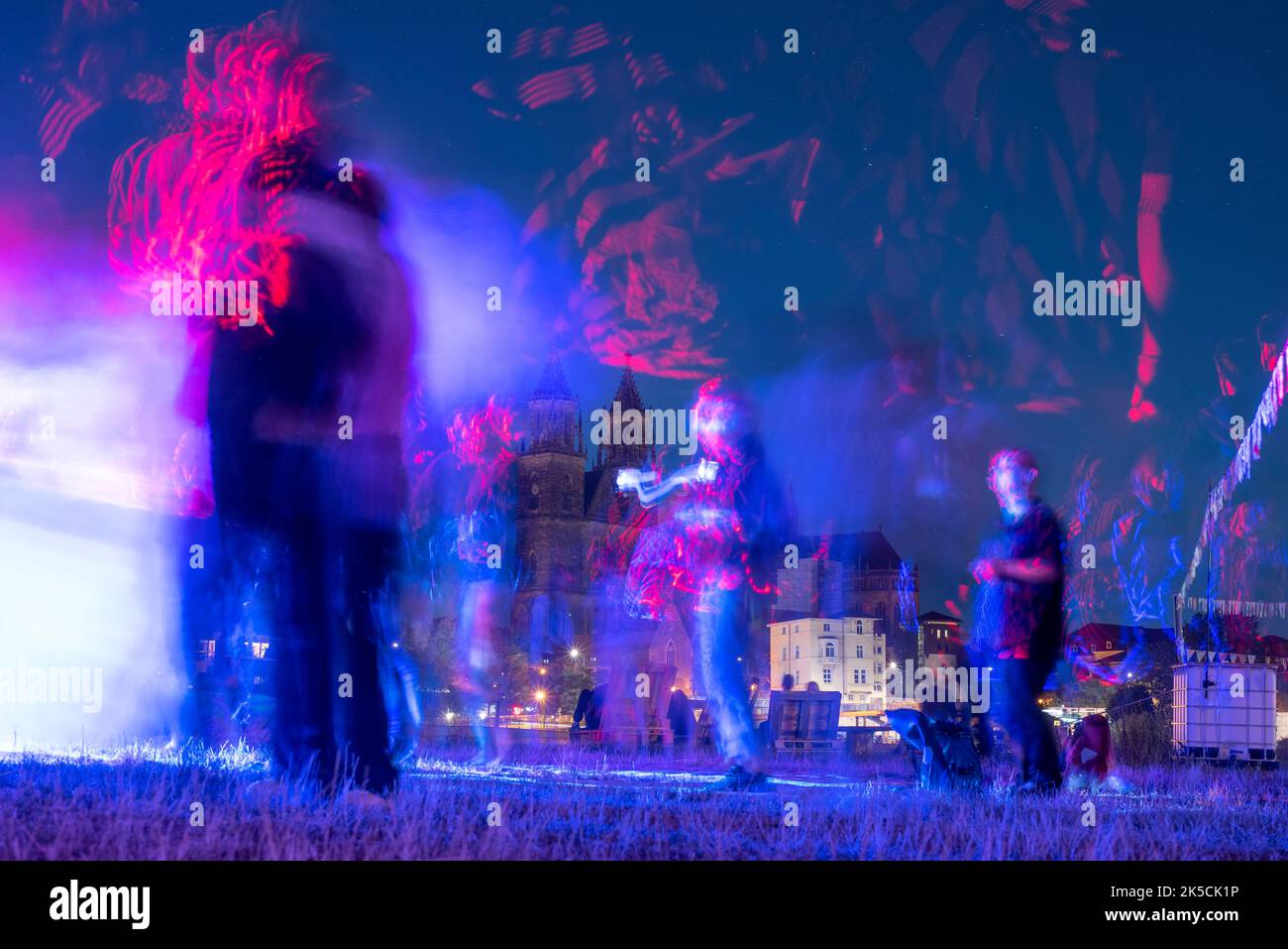 Gente danzante, festa, festival, dietro la Cattedrale di Magdeburgo, Magdeburgo, Sassonia-Anhalt, Germania Foto Stock
