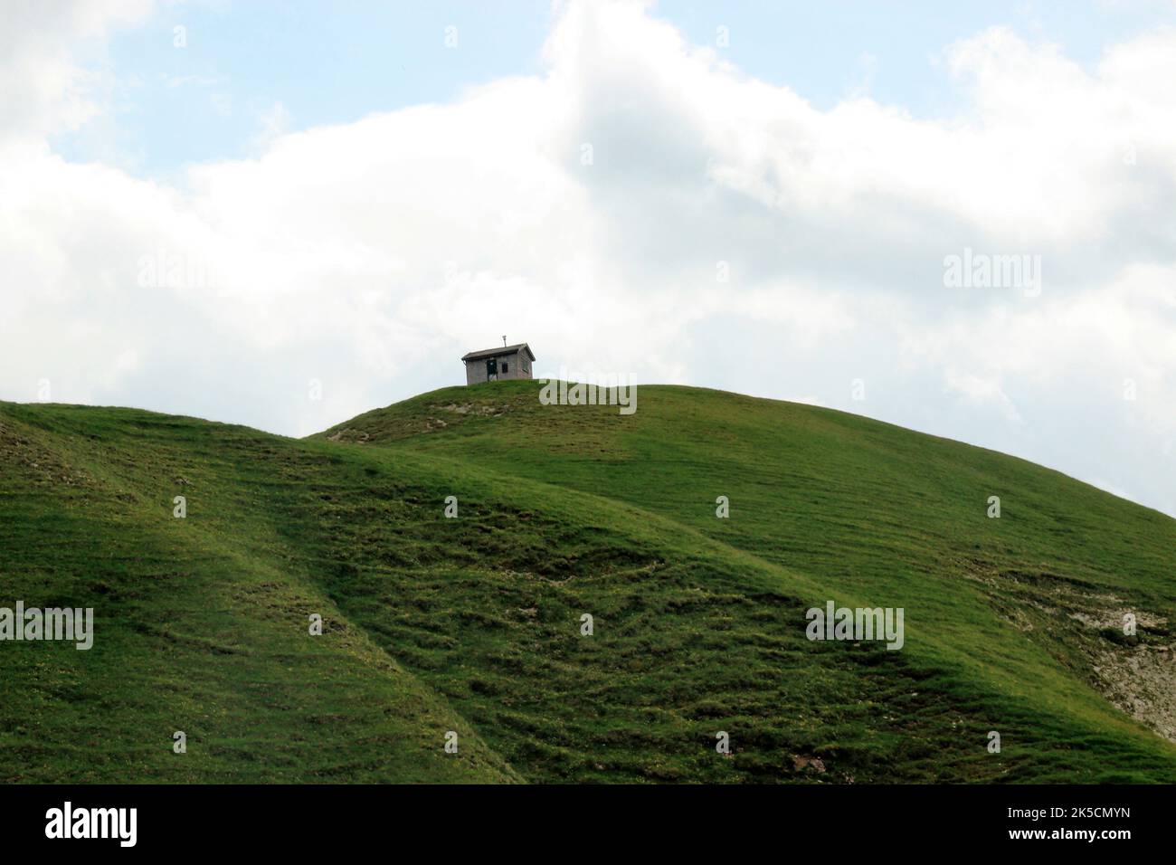 Escursioni nel Puittal alla capanna memoriale, montagne Wetterstein, Leutasch, valle Leutasch, estate, Scharnitzjoch, montagne Wetterstein, Tirolo Foto Stock