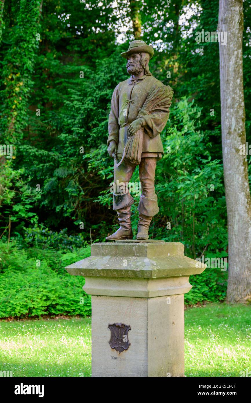 Germania, Baviera, Dinkelsbühl, monumento del contadino farro a grandezza naturale figura di ferro nel parco della città. Foto Stock