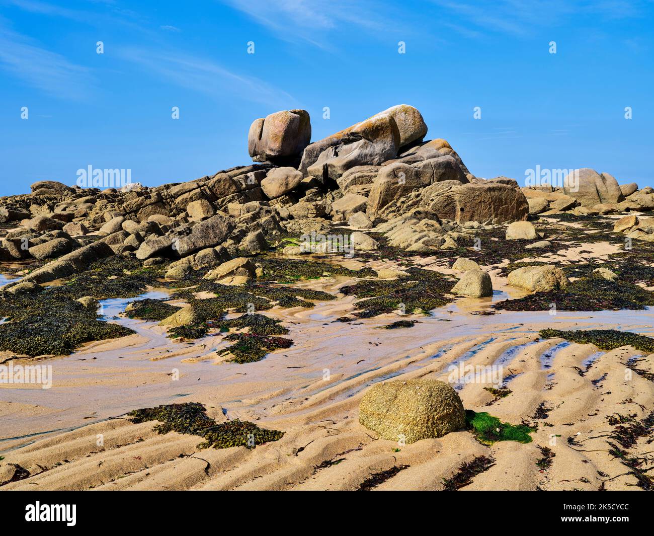 Sulla costa atlantica vicino Plouescat, Bretagna, Francia Foto Stock