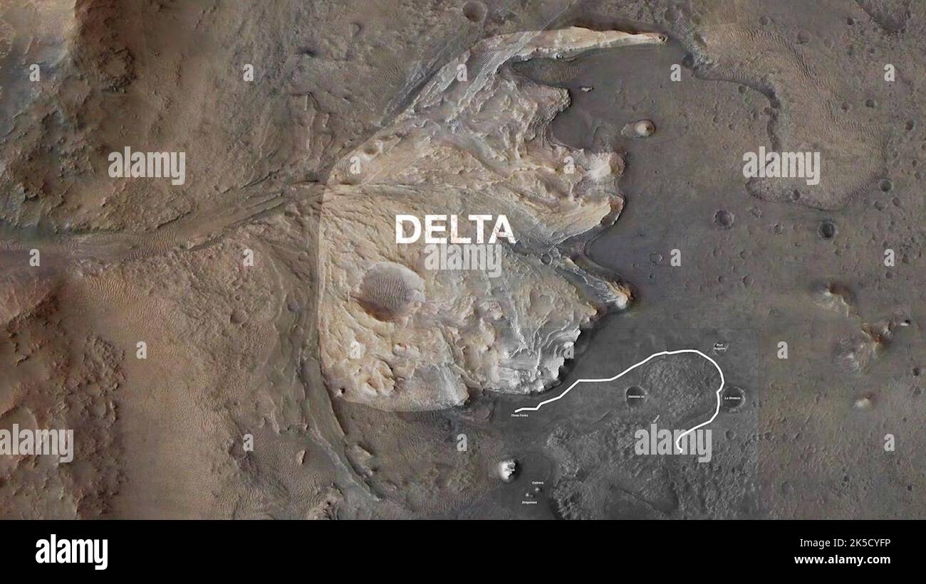 La perseveranza della NASA Mars rover seguirà il percorso proposto per il delta del cratere di Jezero mostrato in questo GIF animato annotato. Il delta è uno dei luoghi più importanti che la rover visiterà, in quanto cerca segni di vita antica su Marte. Questa mappa include i dati della telecamera HiRISE a bordo del Mars Reconnaissance Orbiter della NASA. Un obiettivo chiave per la missione della perseveranza su Marte è l'astrobiologia, compresa la ricerca di segni di antica vita microbica. La rover caratterizzerà la geologia del pianeta e il clima passato, spianerà la strada all'esplorazione umana del pianeta Rosso, e sarà la prima missione per c Foto Stock