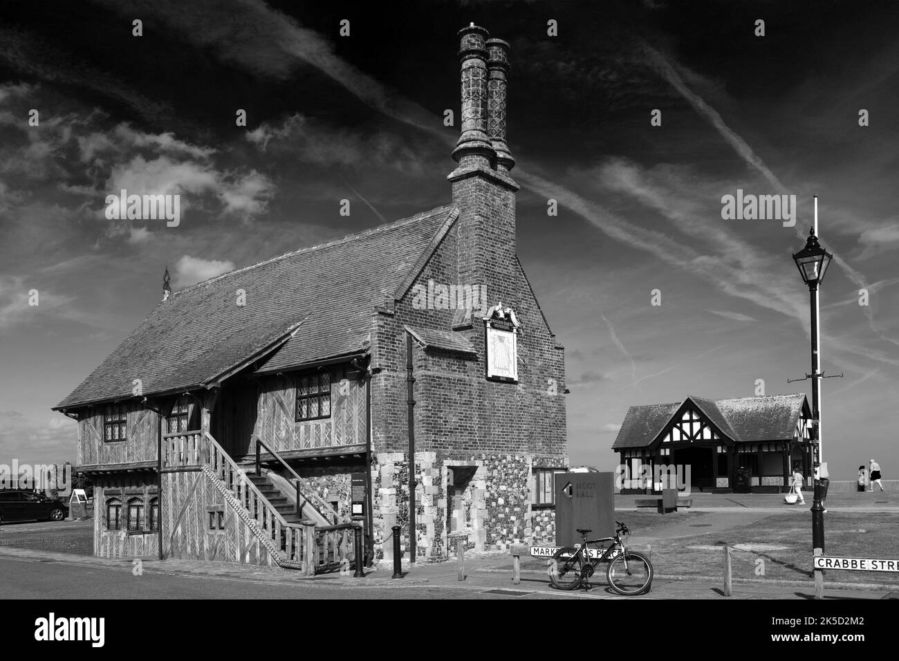 La Sala dei piedi e la passeggiata della città di Aldeburgh, Suffolk, East Anglia, Inghilterra Foto Stock