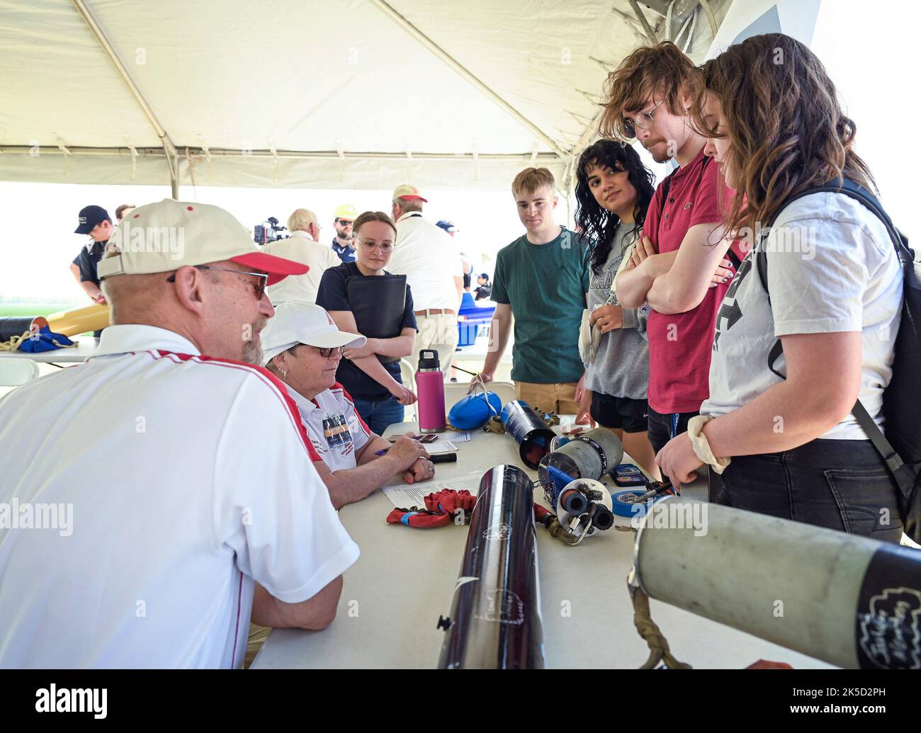 Gli studenti delle scuole superiori e dei college partecipano al concorso di missilistica Student Launch della NASA a Bragg Farms, Toney, Alabama, il 23 aprile 2022, ritorno dopo due anni di eventi virtuali. Foto Stock