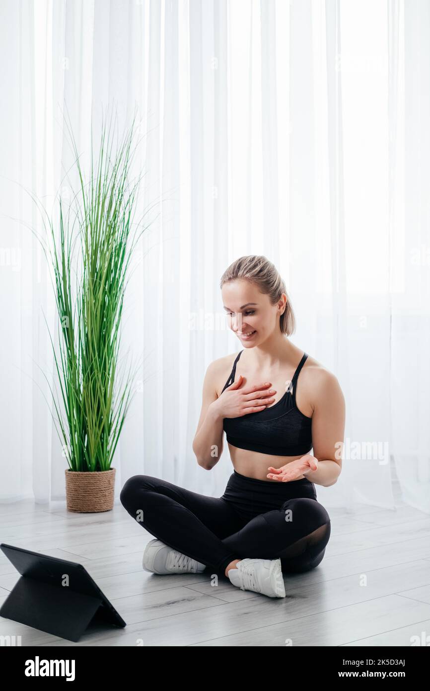 fitness blog sportivo donna formazione online Foto Stock