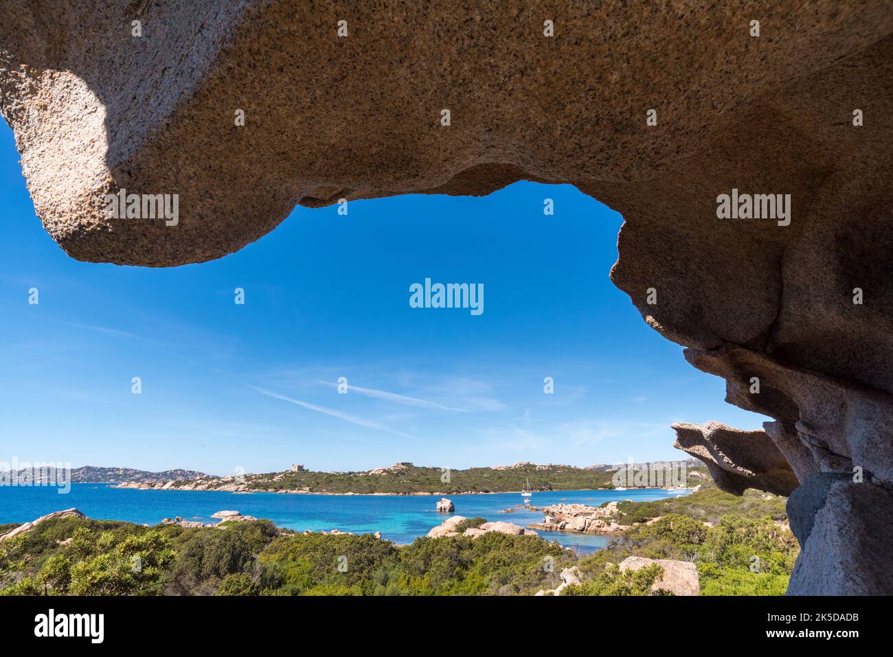 Sardegna, isola Santo Stefano, rocce e grotte Foto Stock