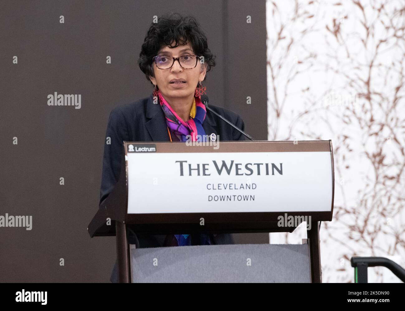 Il Dr. Bhavya Lal partecipa alla conferenza NETS 2022, partecipando a discussioni sulle applicazioni della tecnologia nucleare per le missioni spaziali e i programmi di ricerca con altri professionisti. Foto Stock