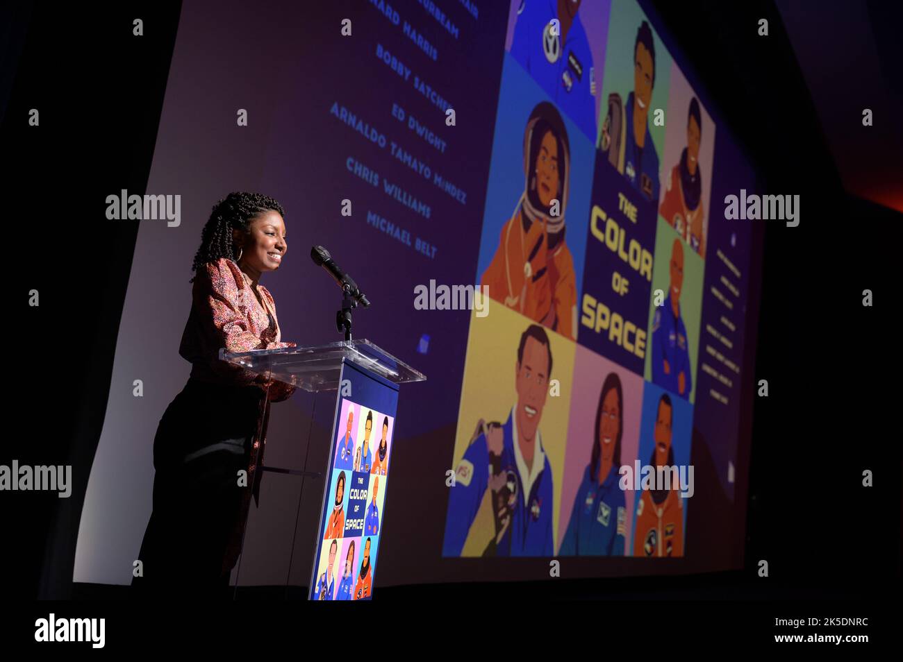 Il produttore televisivo della NASA Jori Kates ha parlato alla Howard University il 18 giugno 2022 prima della proiezione di "The Color of Space", un documentario che mette in evidenza i successi degli astronauti neri nei programmi spaziali della NASA durante il primo giugno. Foto Stock