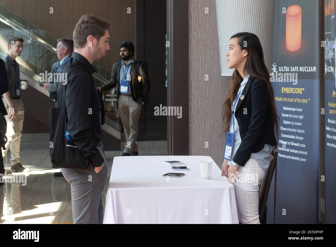 Sarah Yee partecipa alla conferenza NETS 2022 a Cleveland, dove vengono presentati e discussi gli sviluppi della tecnologia nucleare per la propulsione spaziale, i sistemi energetici e i materiali. Foto Stock