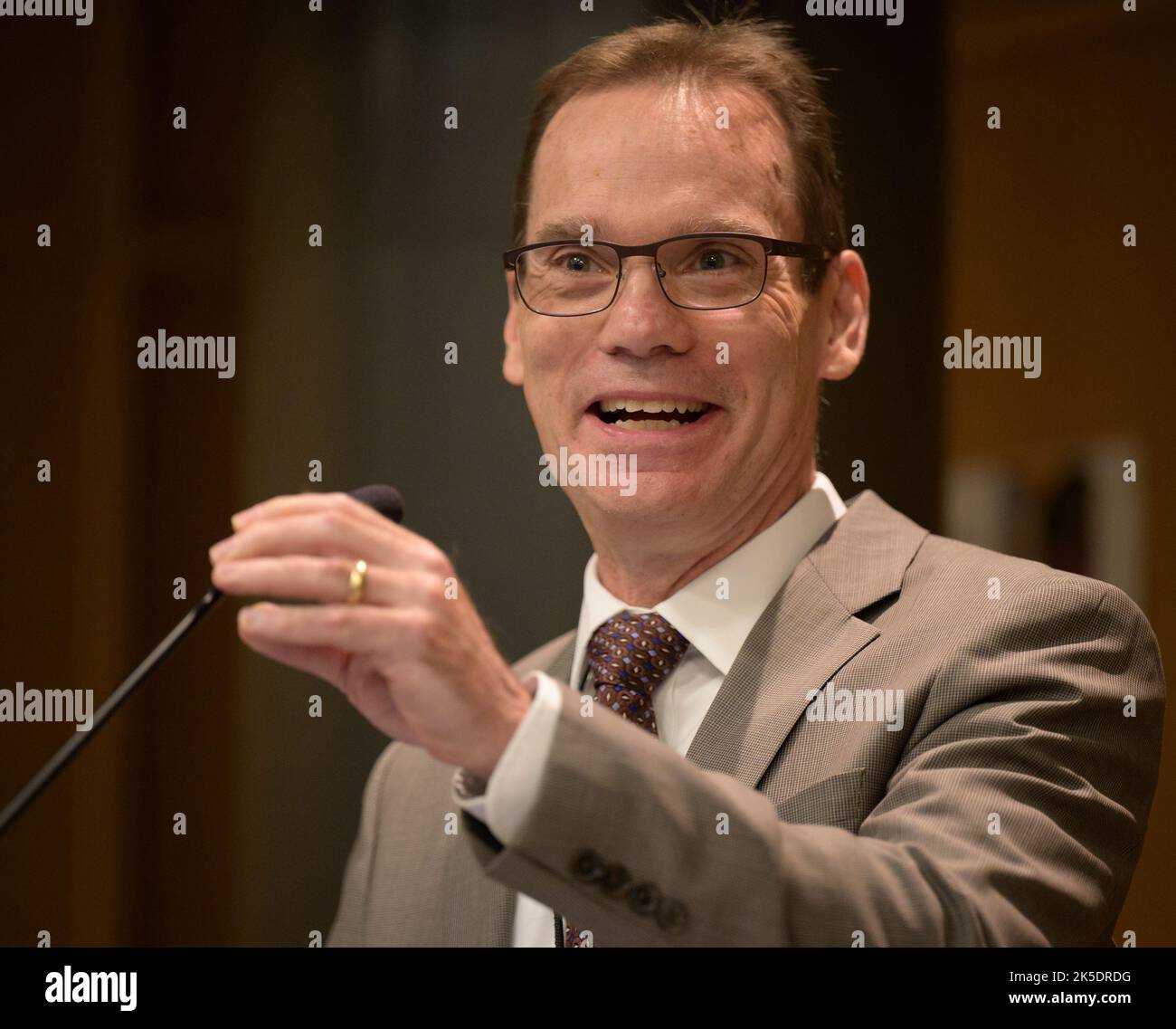 Kenneth Sembach, Direttore STScI, ha tenuto un briefing il 29 giugno 2022 a Baltimora sullo stato e le prossime operazioni scientifiche del James Webb Space Telescope della NASA. Foto Stock