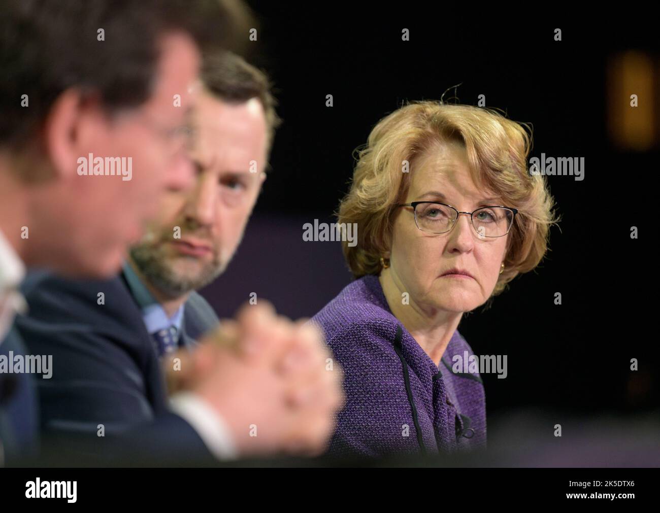 La dottoressa Kathryn C. Thornton, presidente della Space Foundation, ha moderato un panel dei Heads of Agency al 37th Space Symposium a Colorado Springs il 6 aprile 2022. Foto Stock