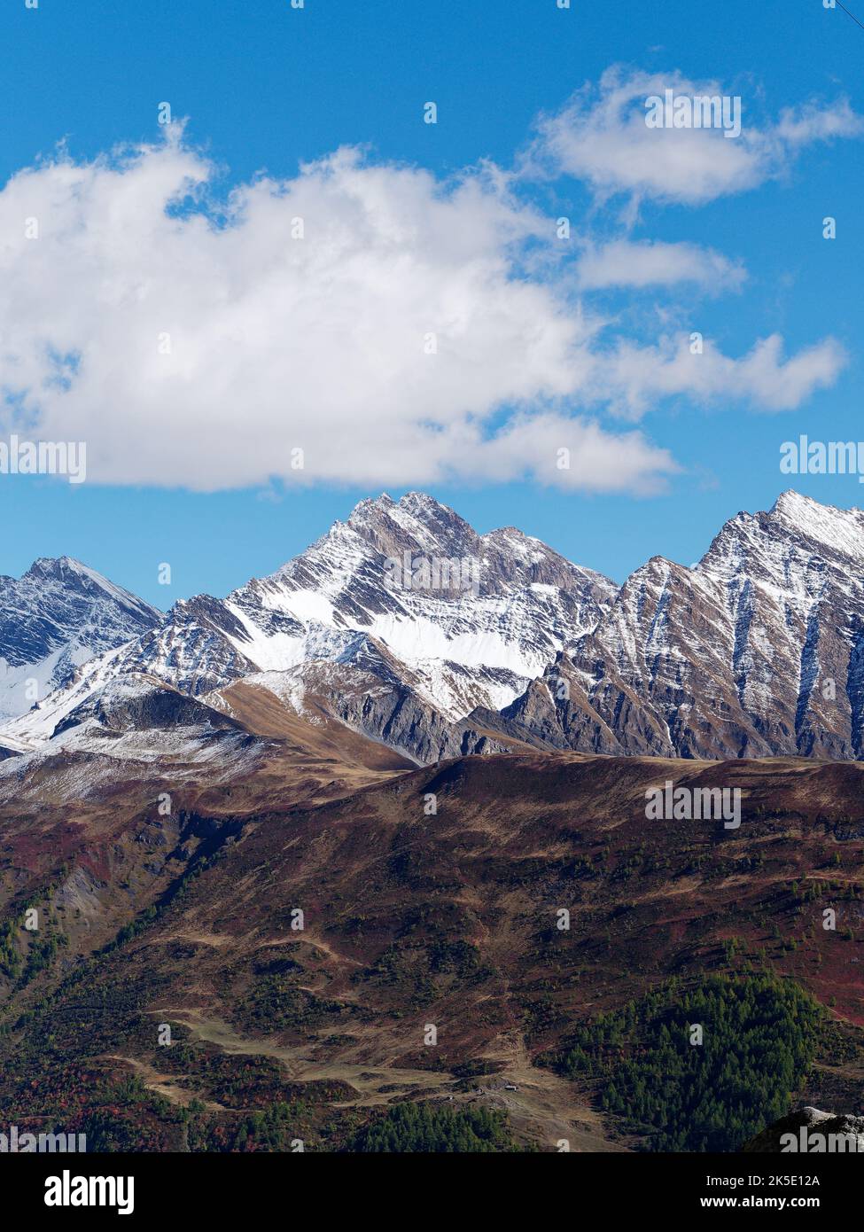 Scenario al di fuori del punto intermedio della funivia Monte Bianco, Valle d'Aosta Italia. Foto Stock